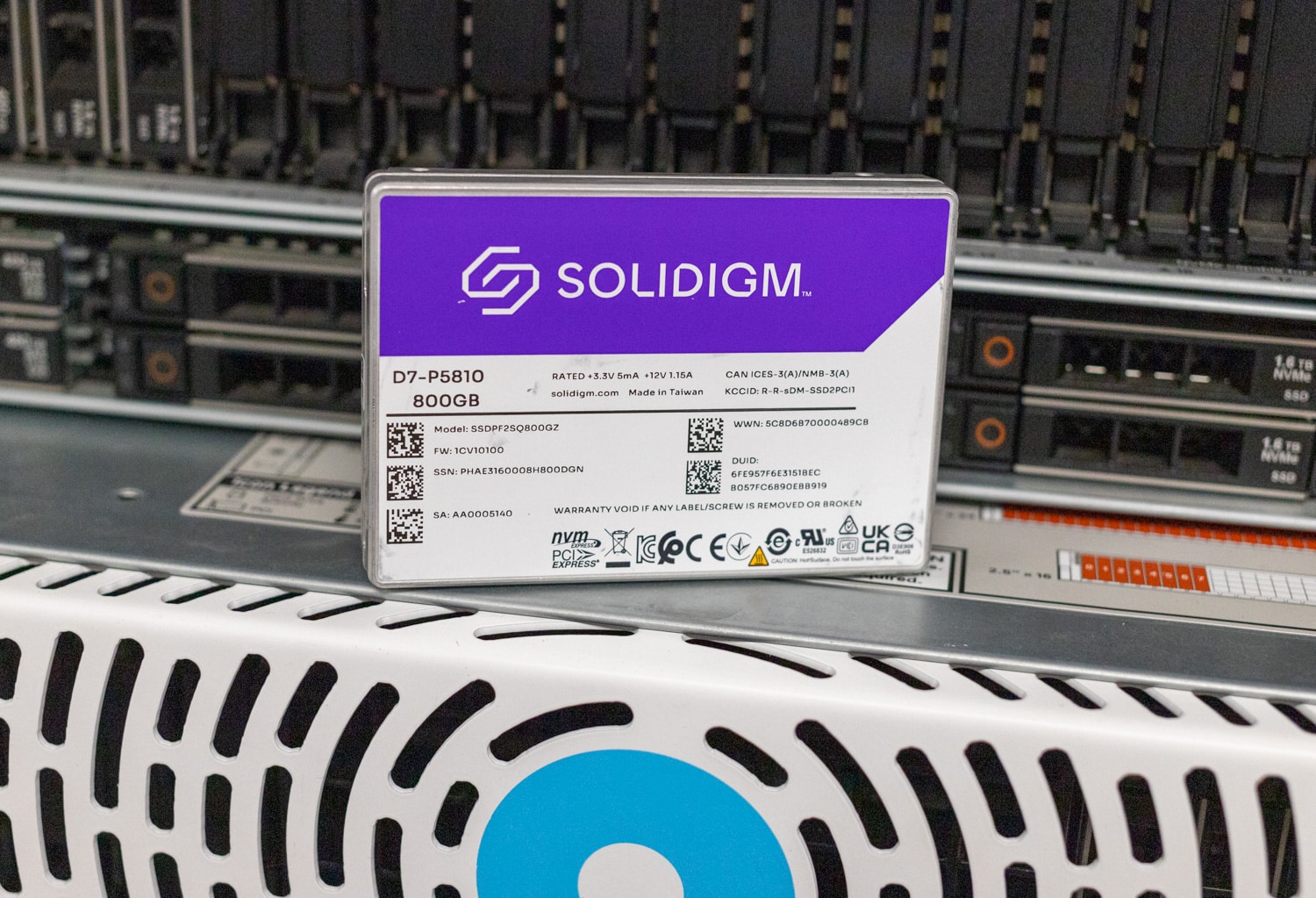 Solidigm P5810