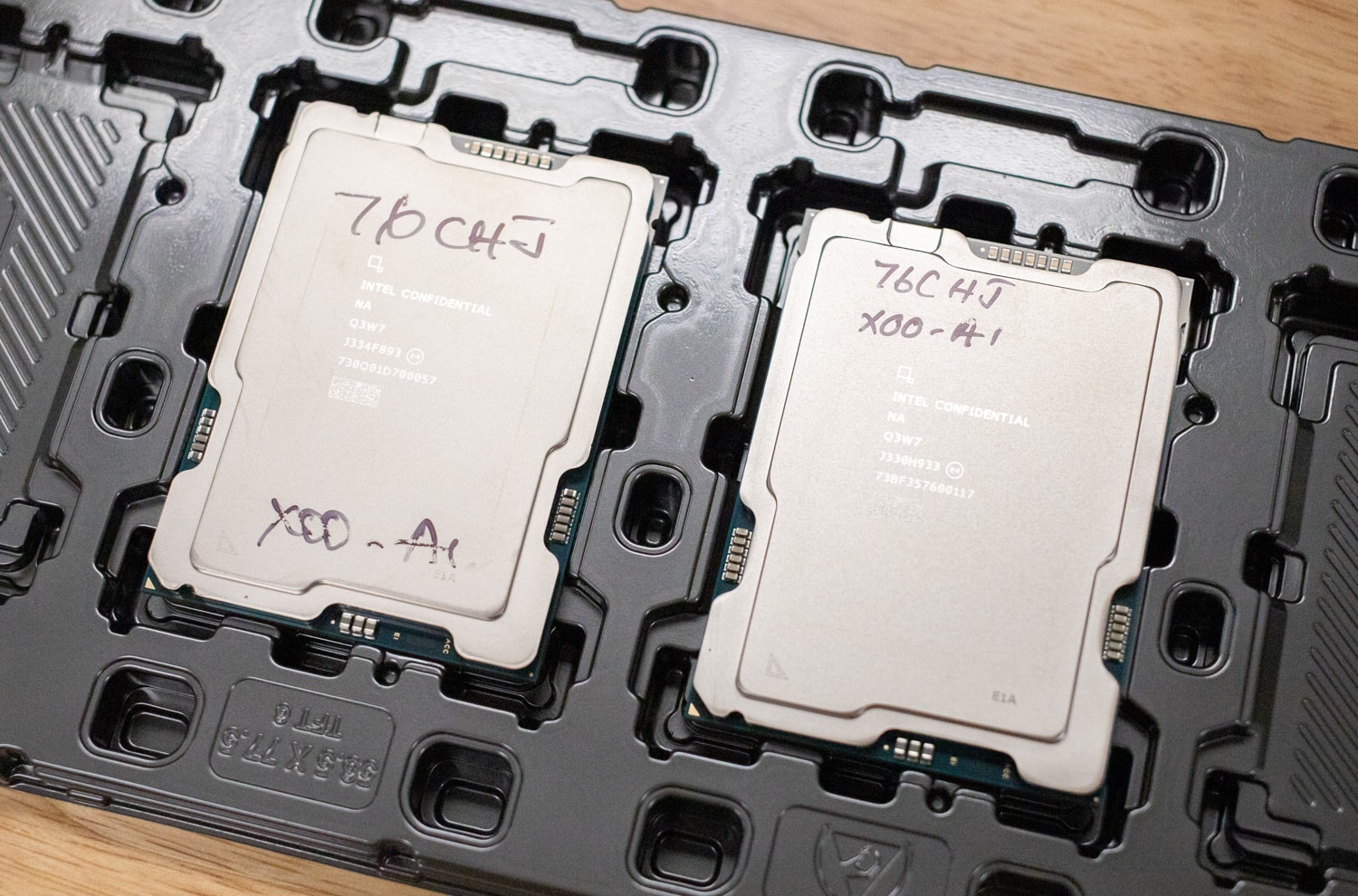 Intel Xeon Platinum 8592+