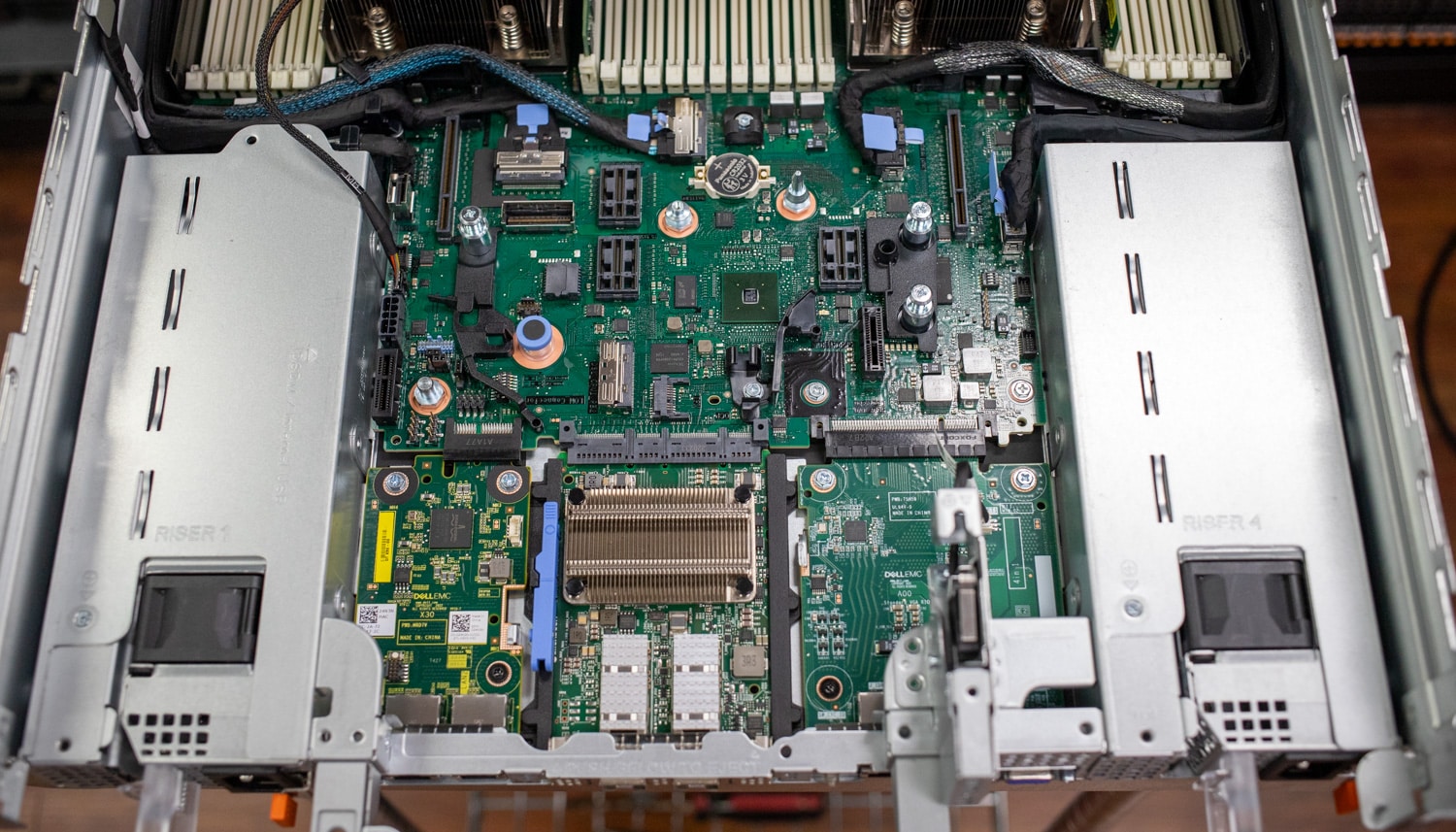 Dell PowerEdge R7625 Interior