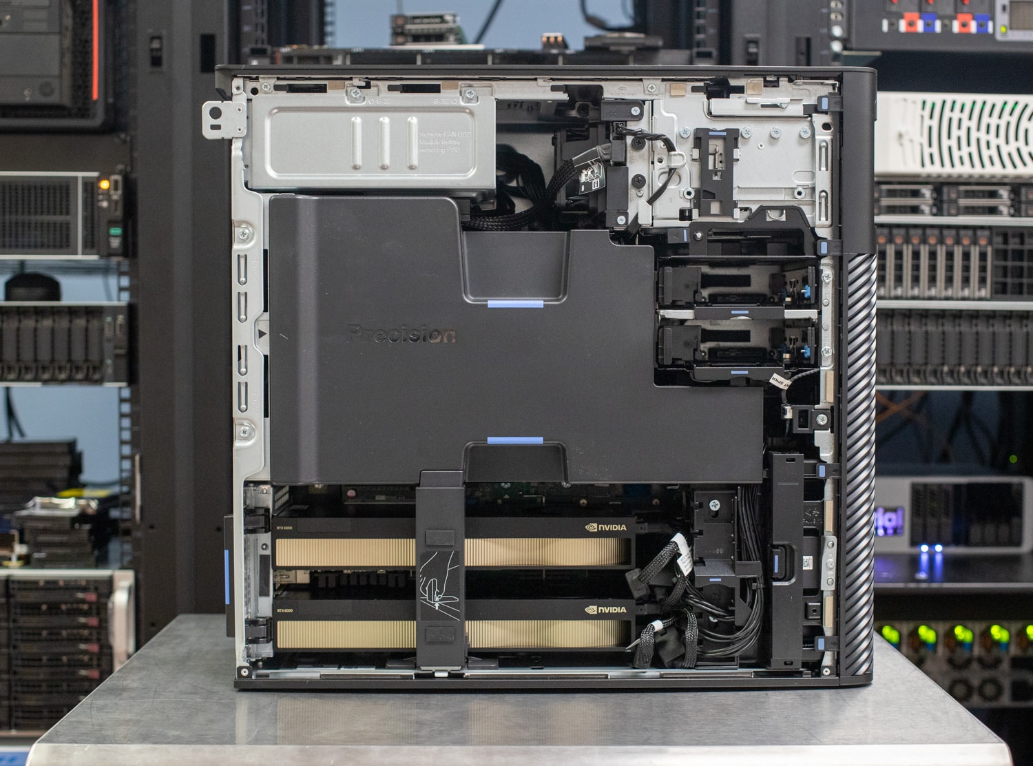 Intérieur Dell Precision 7875 avec guide de flux d’air