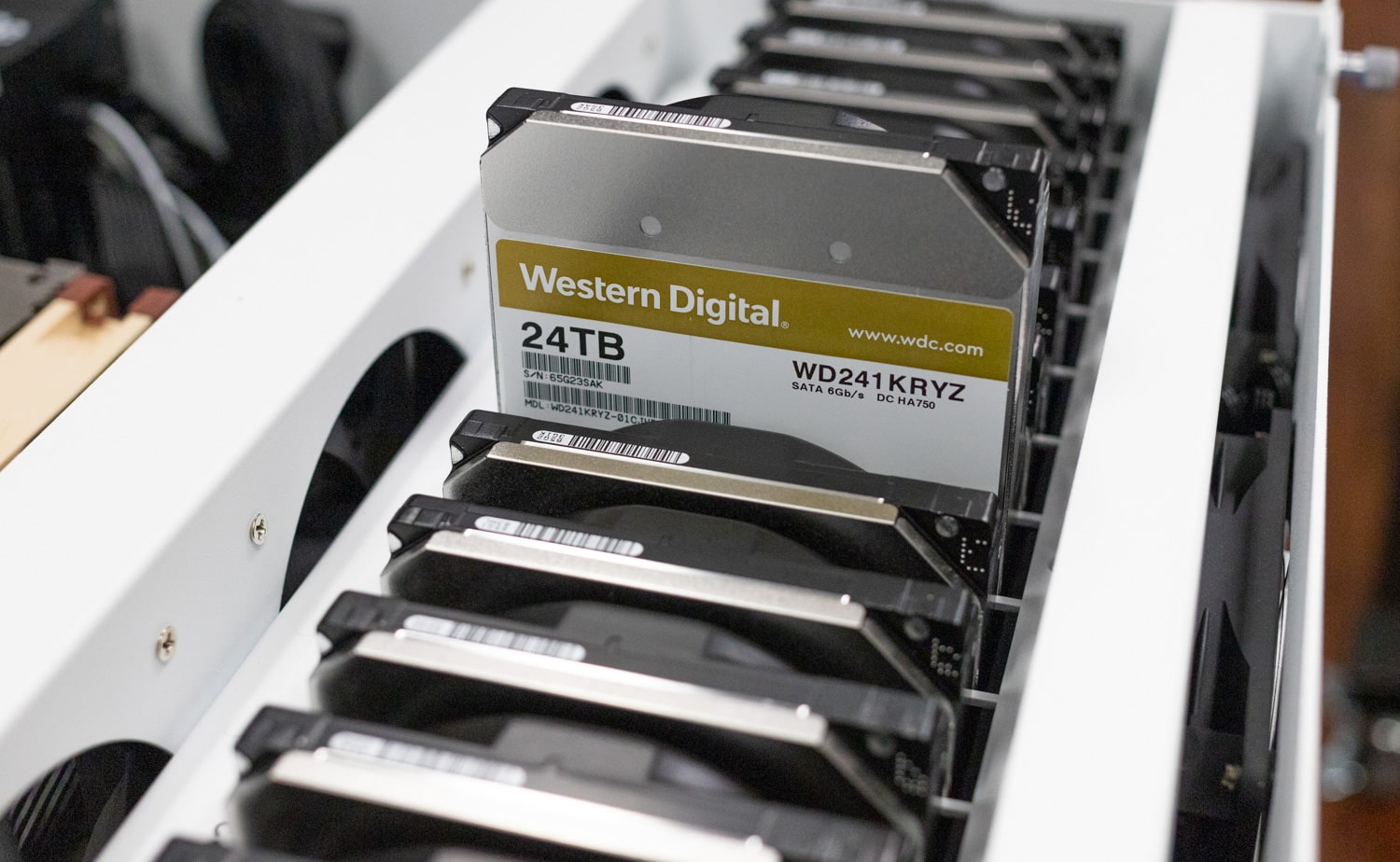 WD Gold 24 TB späht in HL15