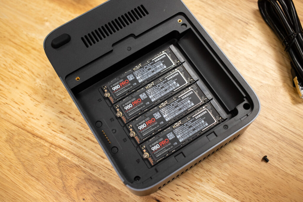 Compartimentos SSD UGREEN DXP480T Plus