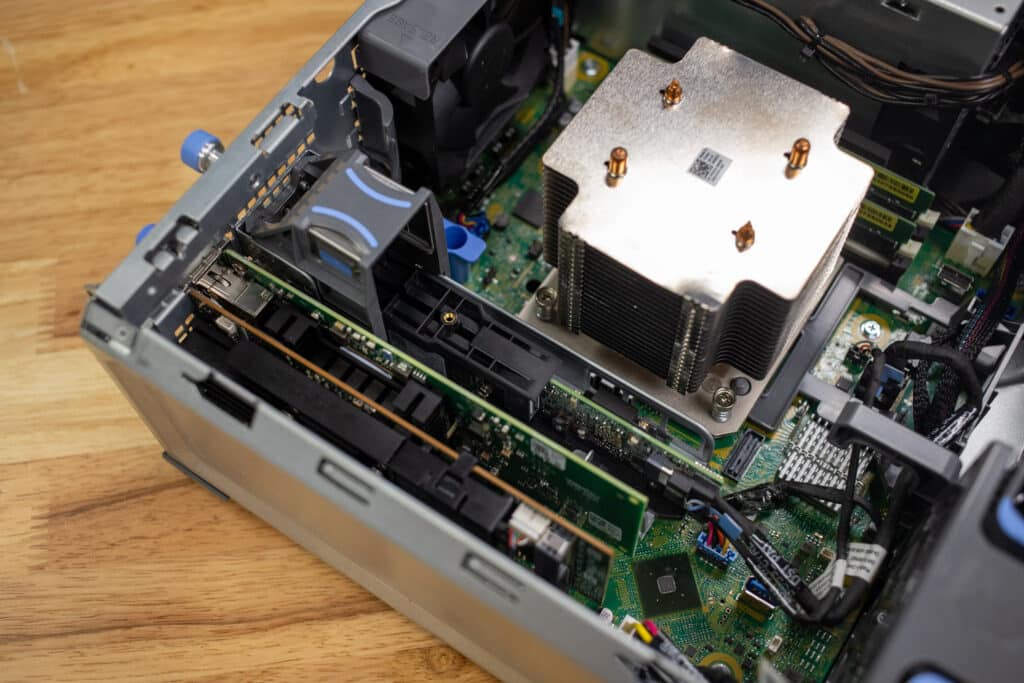 Dell PowerEdge T160 PCIe 插槽