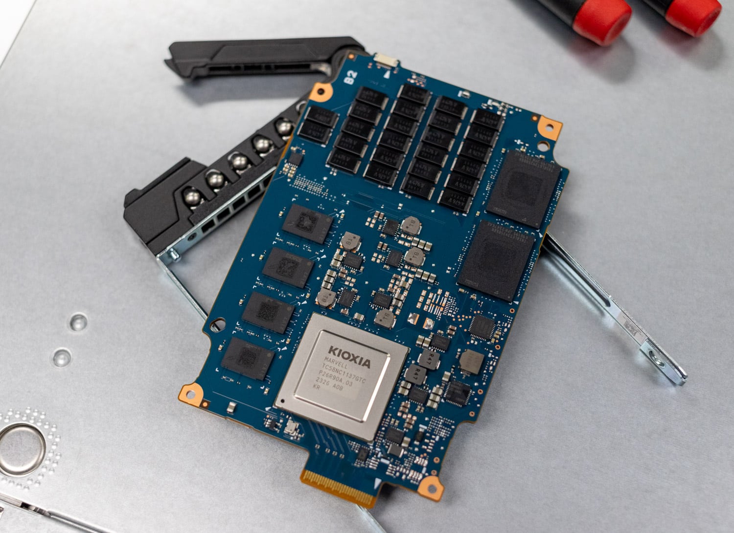 KIOXIA CM7-R SSD board