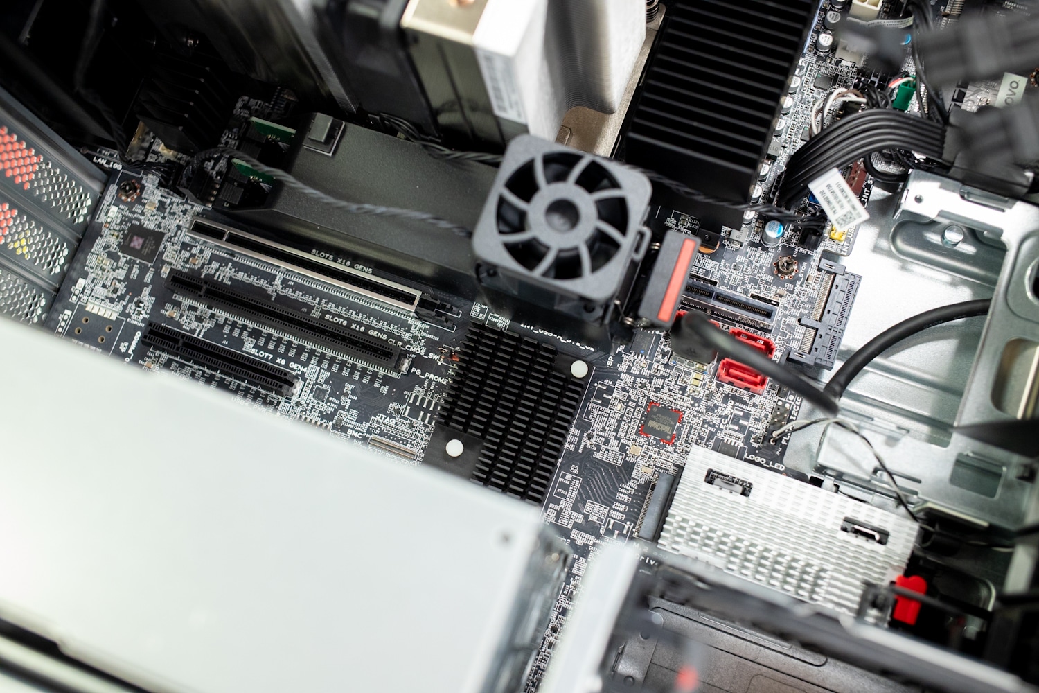 Lenovo ThinkStation P8 Tower RAM Cooling