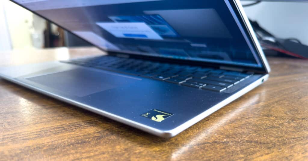 Dell Latitude 7455 closing