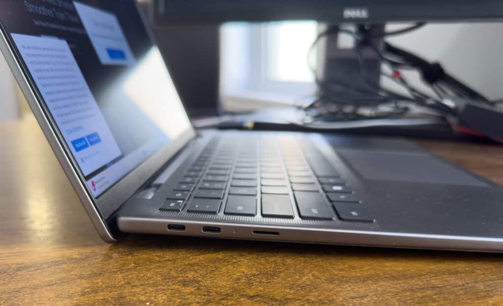 Dell Latitude 7455 left side