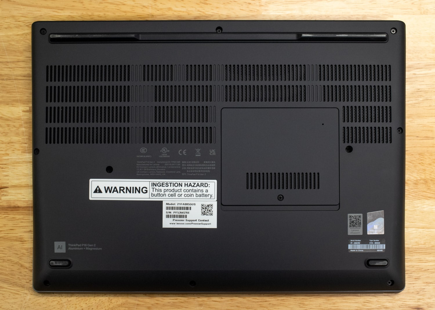 Lenovo ThinkPad P16 Gen 2 Bottom