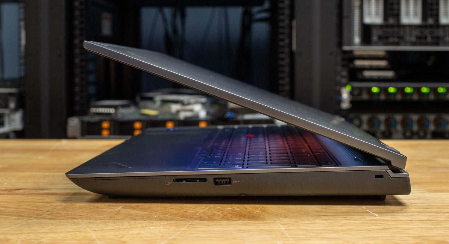Lenovo ThinkPad P16 Gen 2 Right