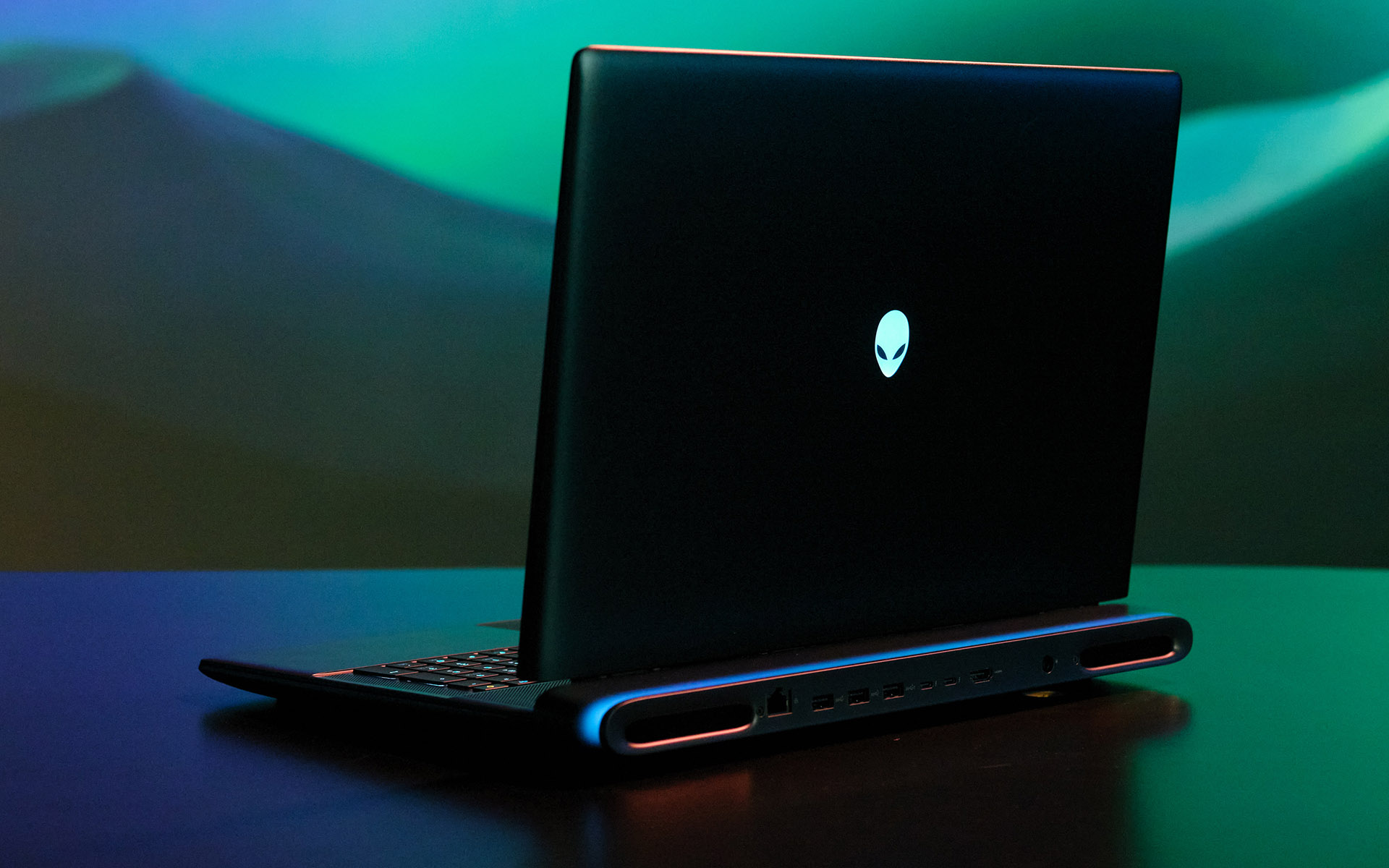 Alienware 16