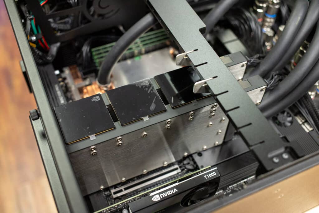 Comino Grando H100 GPUs