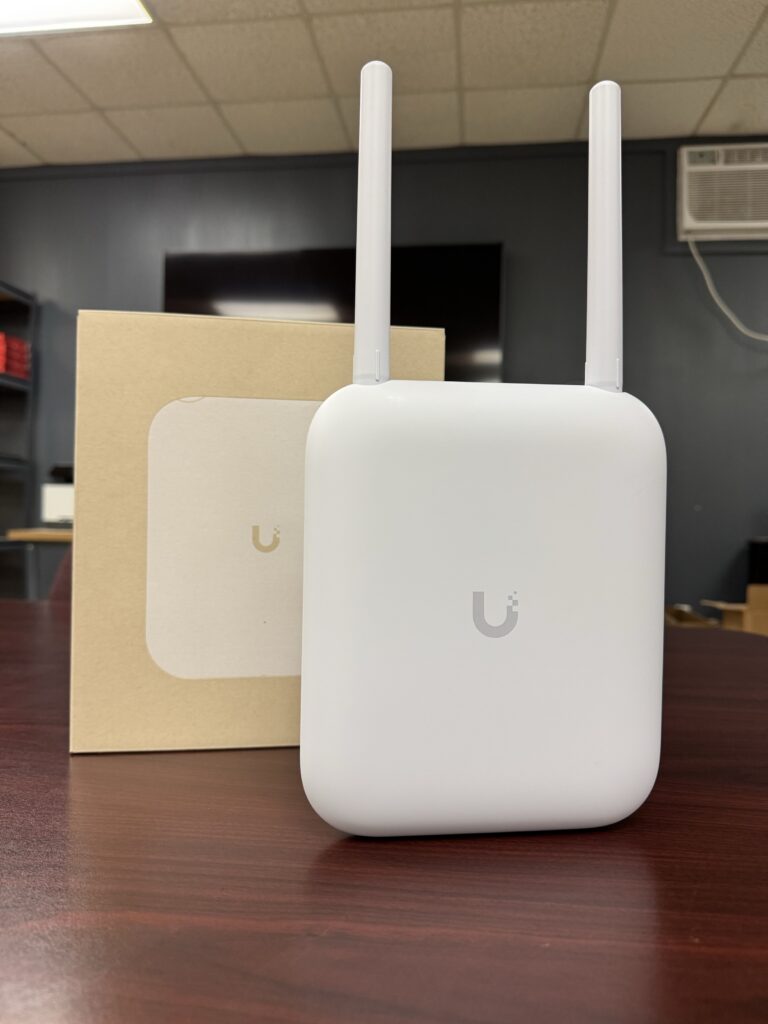 Ubiquiti U7 Outdoor with antenna
