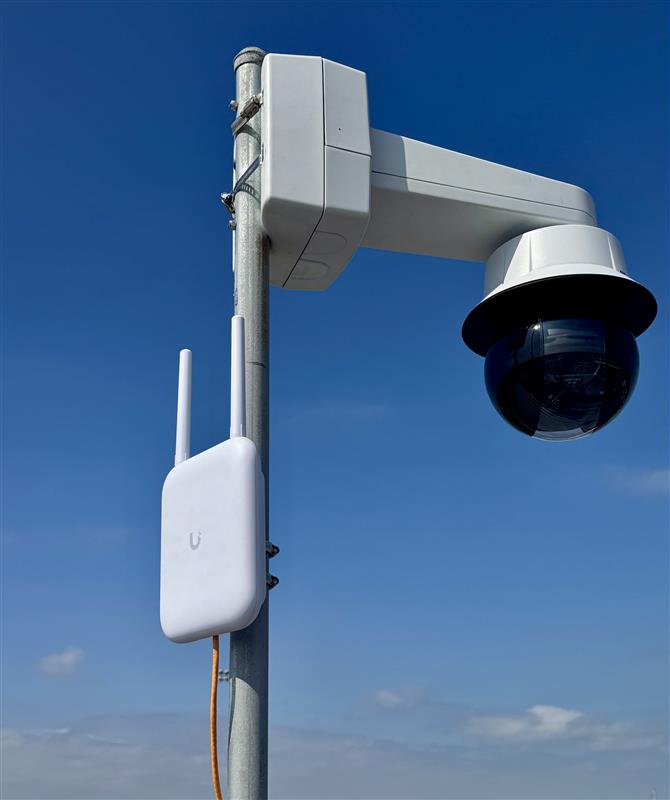 Ubiquiti U7 Outdoor mounted