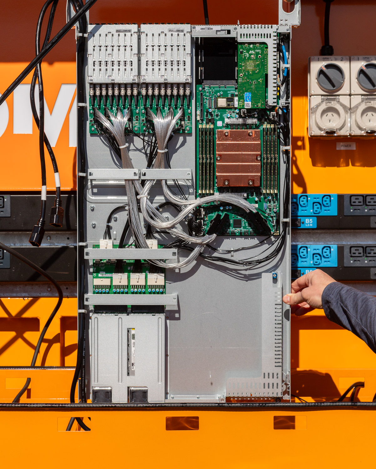 dug nomad mobile data center storage server