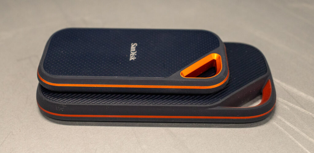 SanDisk Extreme PRO with USB4 compare size