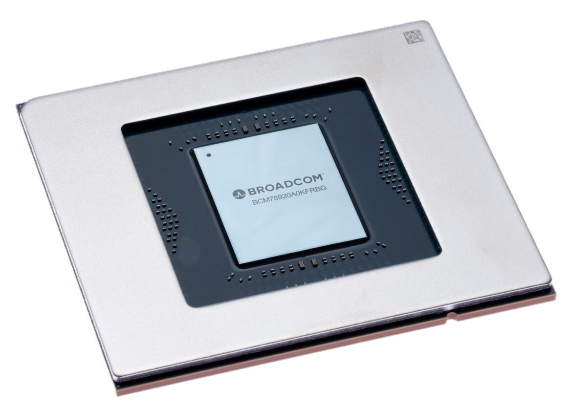 Storagereview-broadcom-tomahawk-ultra-1