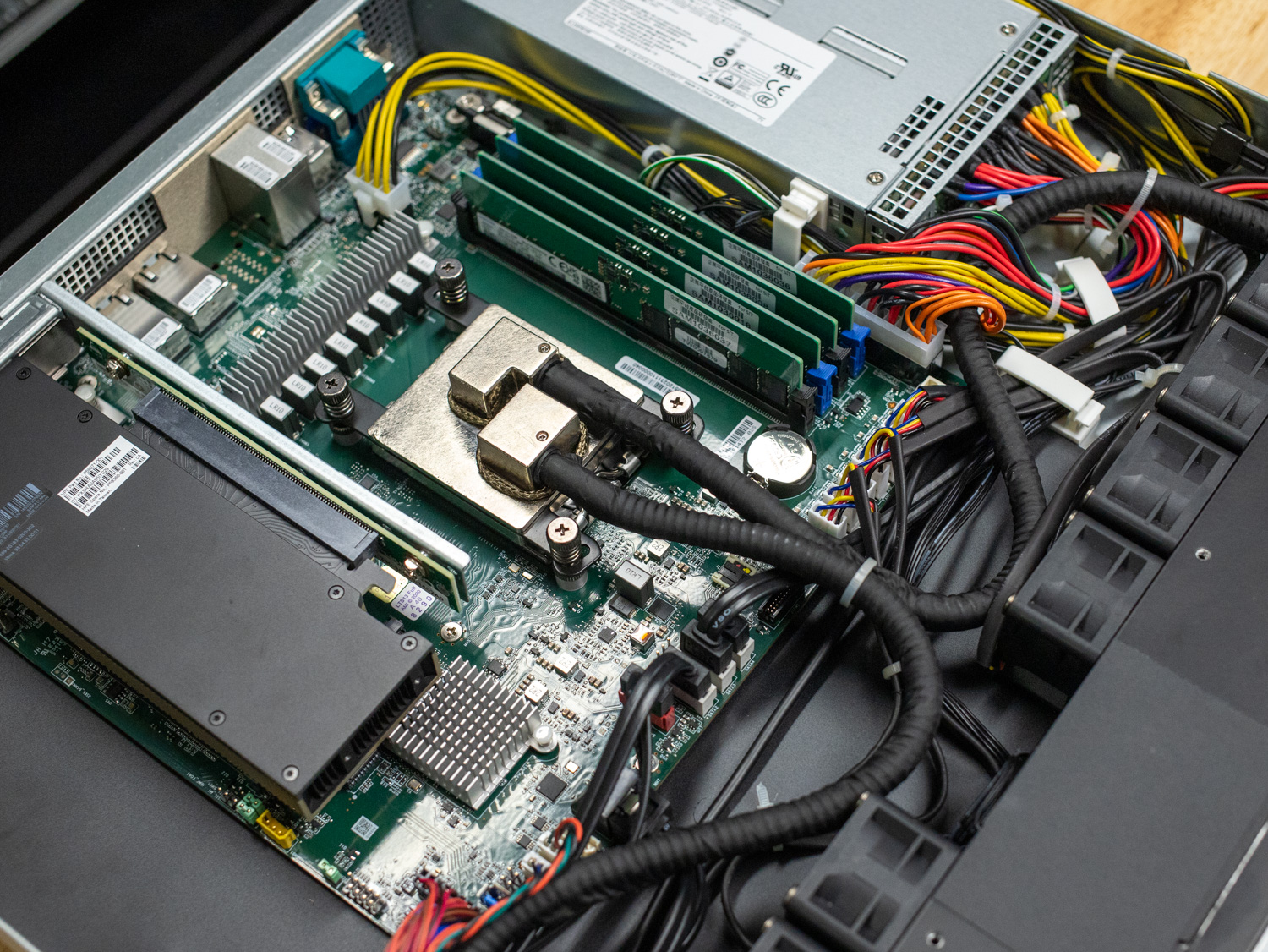 amd epyc 4005 in msi liquid loop