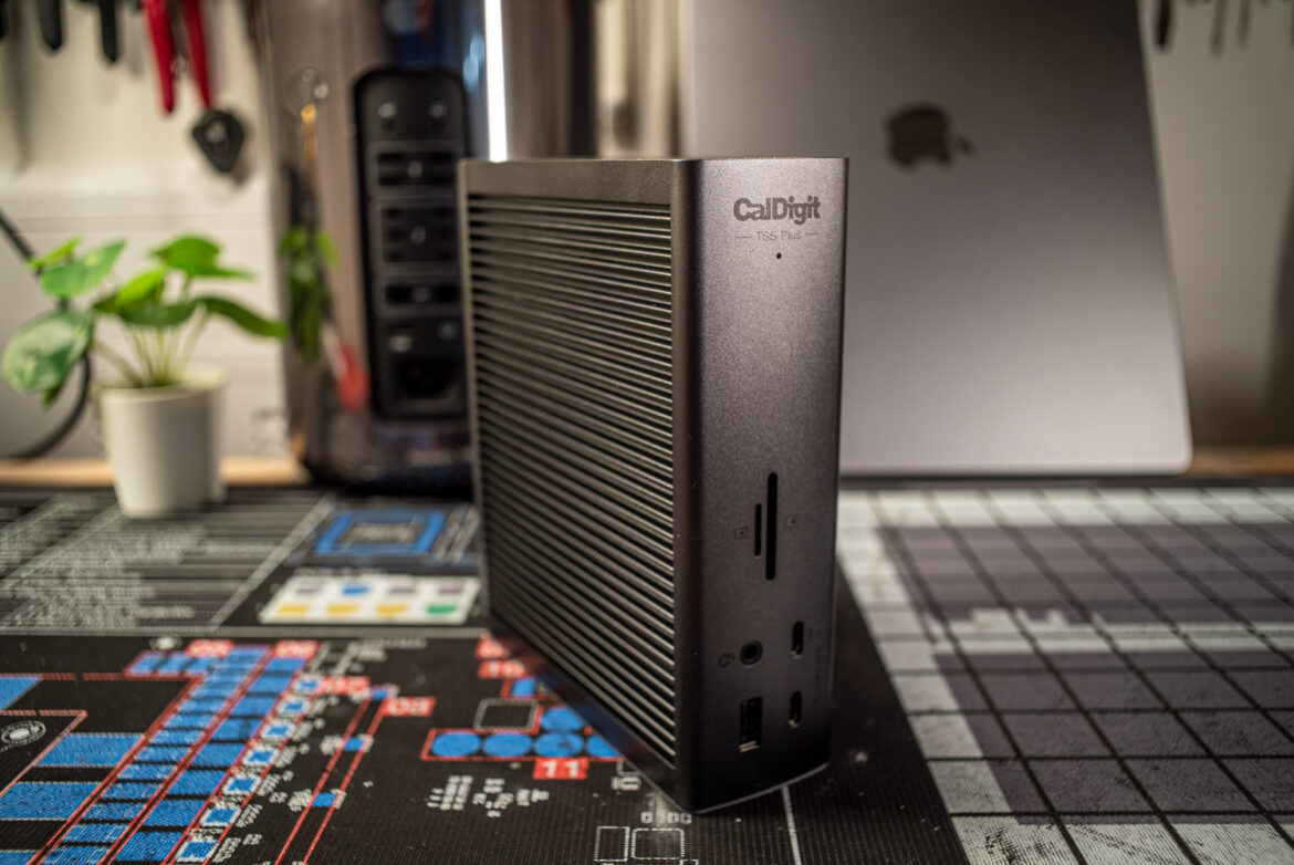 CalDigit TS5 Dock Thunderbolt 5 – 15 Porte, Ricarica Host 140W, 80Gb/s, 3x USB-C 10Gb/s, 2x USB-A, 2.5GbE, Doppio 8K A 60Hz, SD UHS-II, Cavo Intrecciato, Compatibile Mac E PC