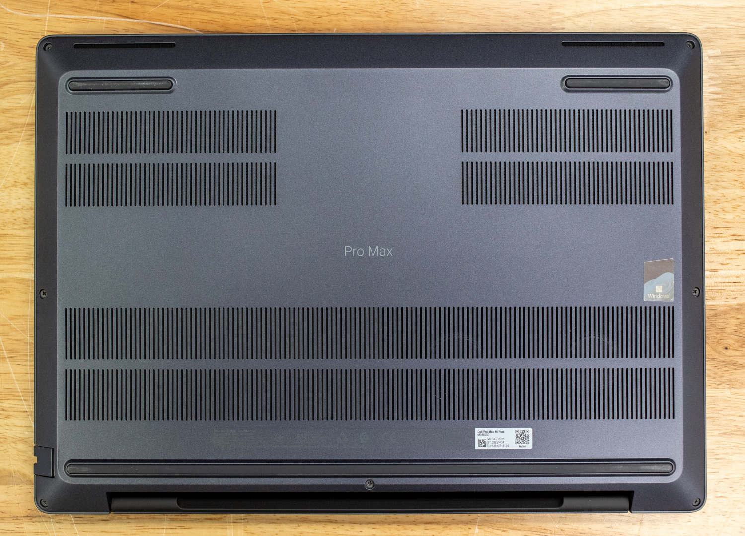 Dell Pro Max 16 Plus Bottom