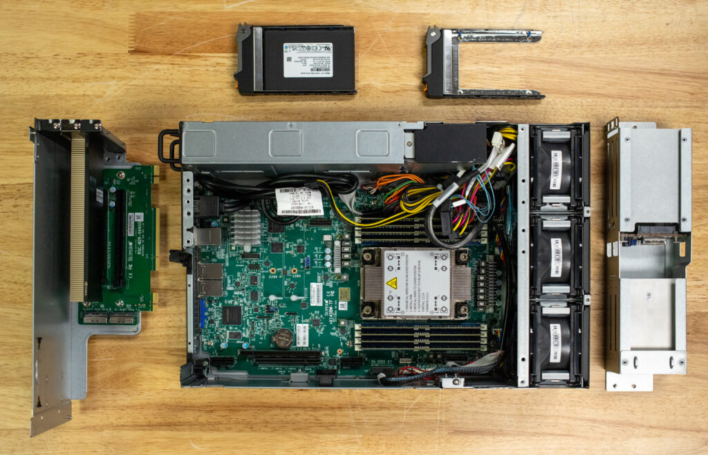 Supermicro SYS-E403-14B-FRN2T inside