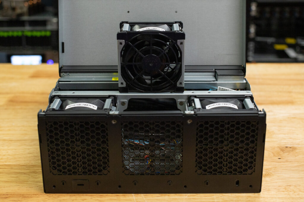 Supermicro SYS-E403-14B-FRN2T fans