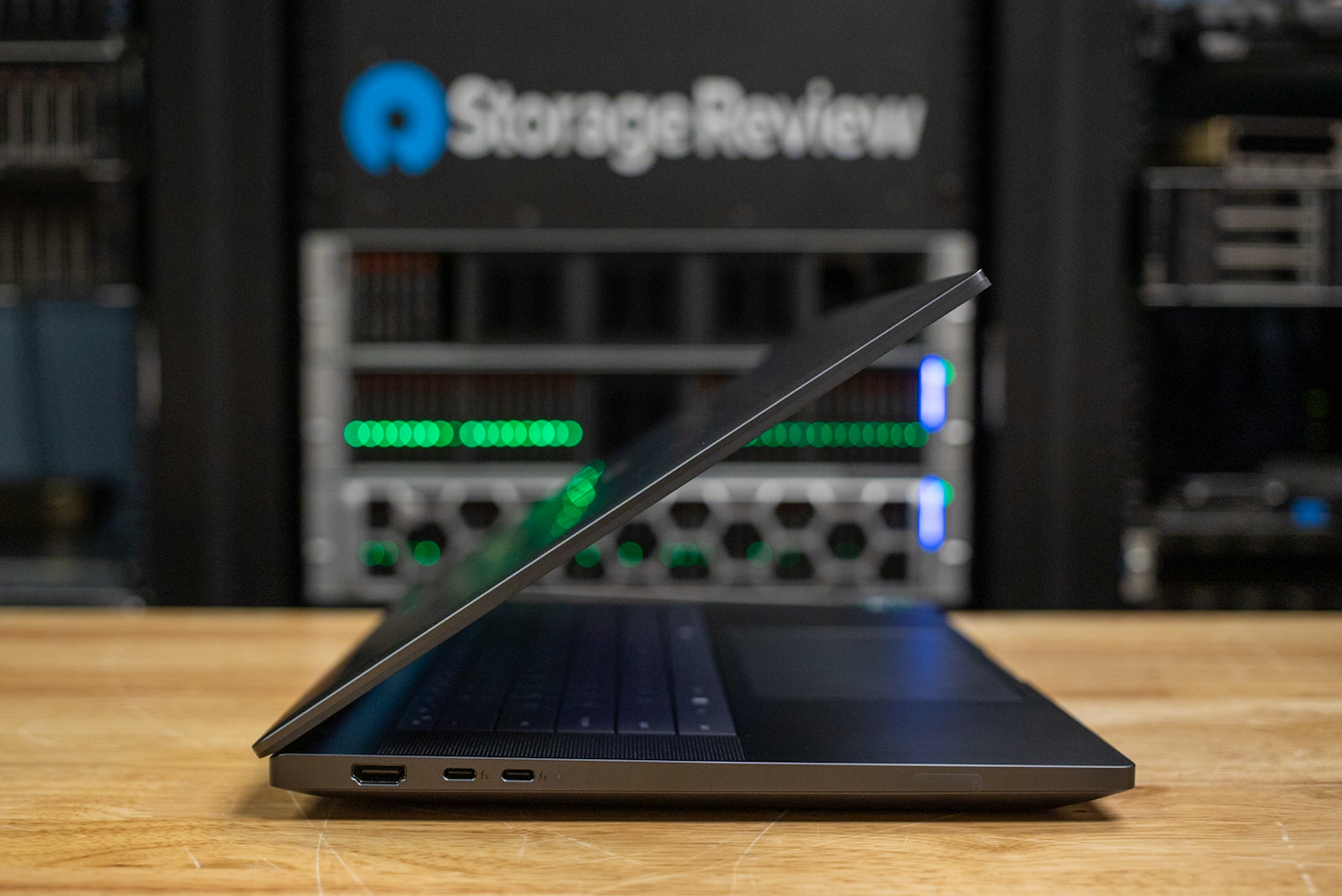 Dell Pro Max 16 Premium Right