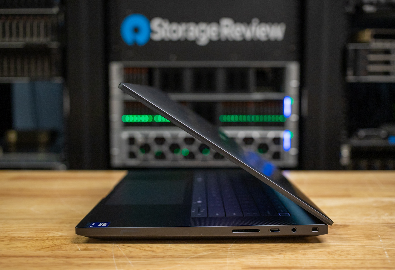 Dell Pro Max 16 Premium Right Ports