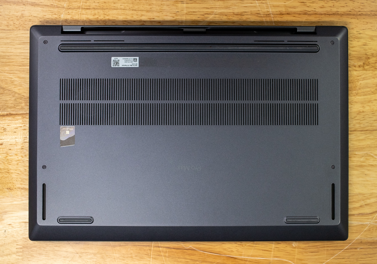 Dell Pro Max 16 Premium Bottom