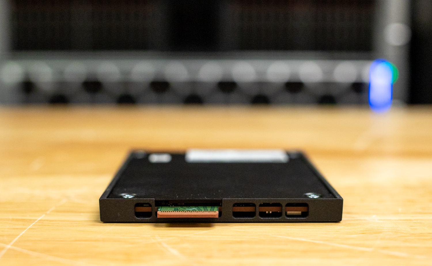 Micron 7600 MAX E3.S connector side.