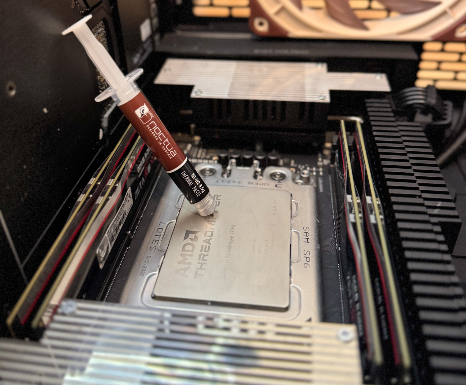 Noctua NT-H2 thermal paste.