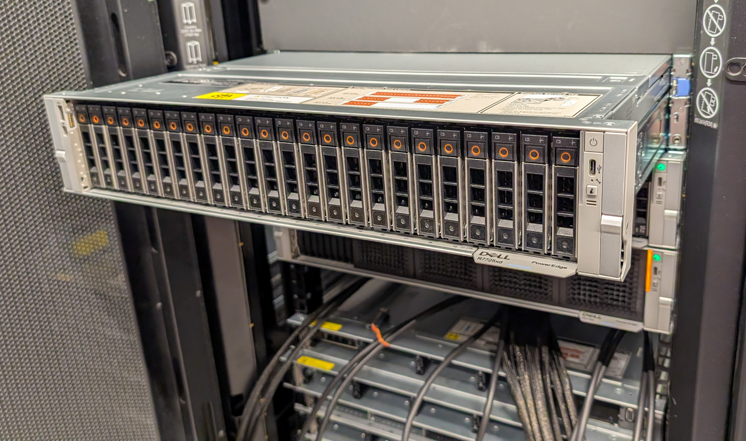 Dell PowerEdge R7225xd Ejected