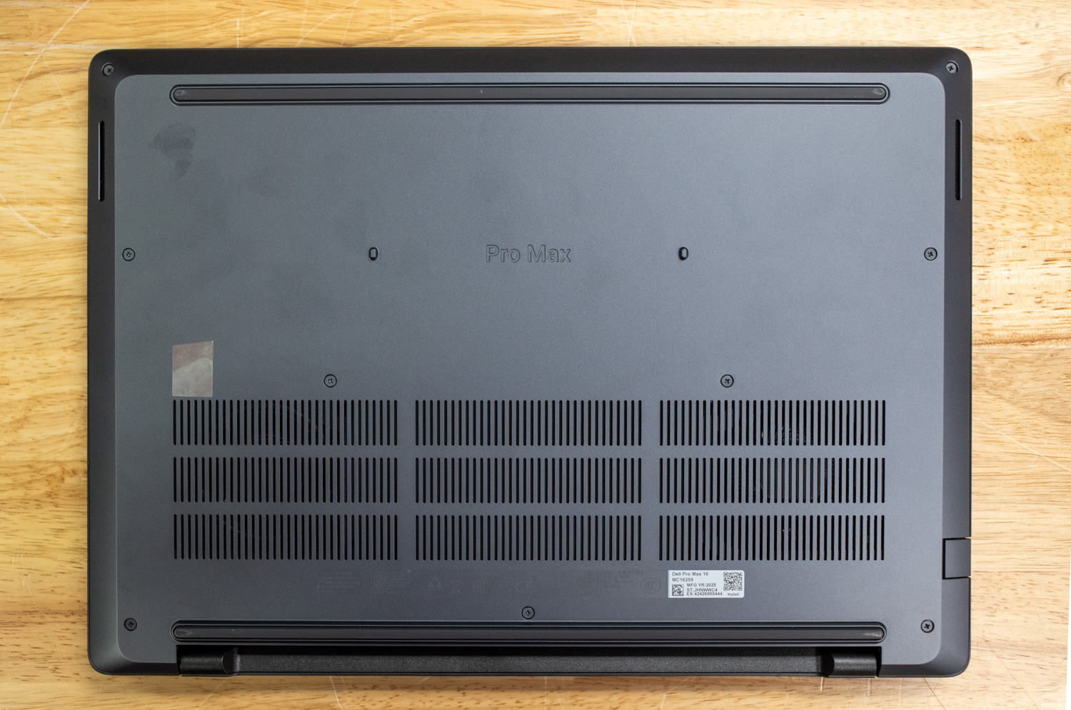 Dell Pro Max 16 (AMD) Bottom Panel