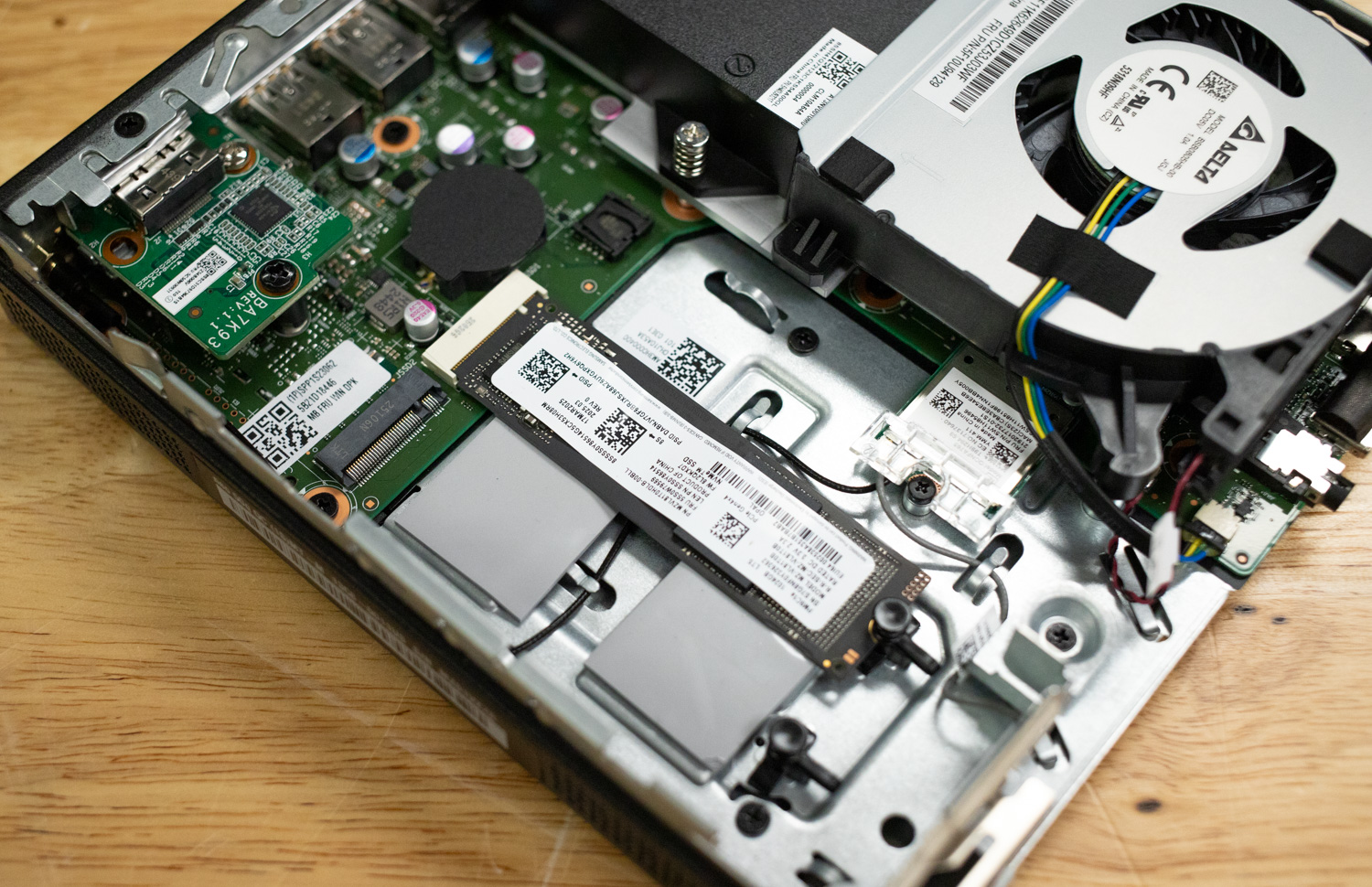 Lenovo ThinkCentre Neo 50q QC SSD bays