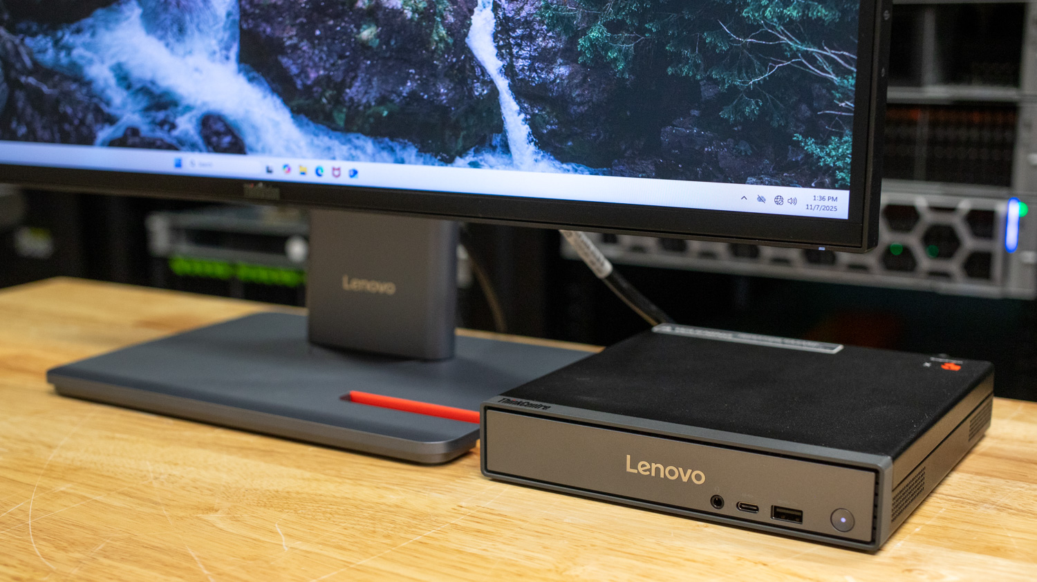 Lenovo ThinkCentre Neo 50q QC on desktop