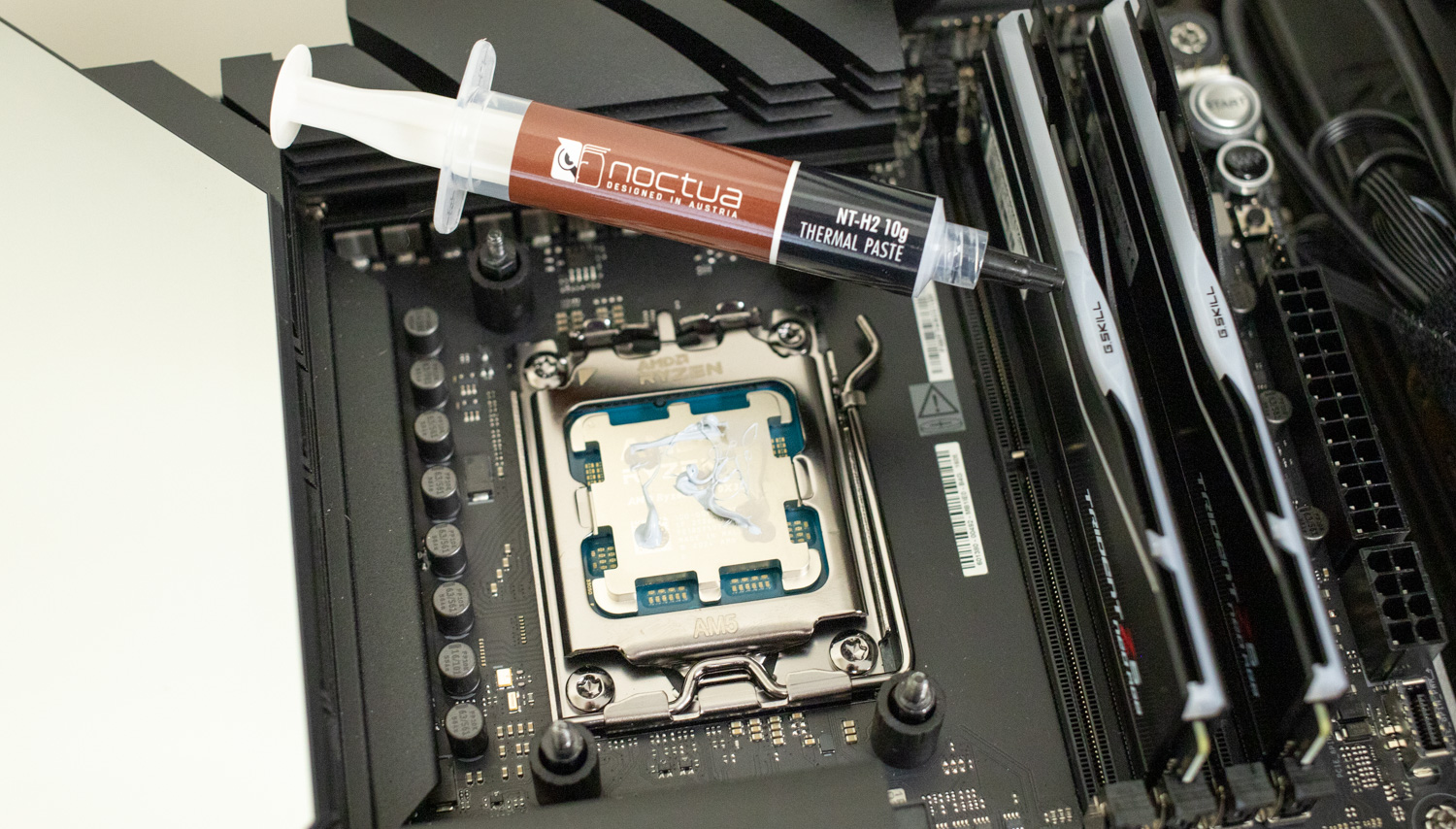 AMD Ryzen 7 9850X3D and Noctua NT-H2 applied