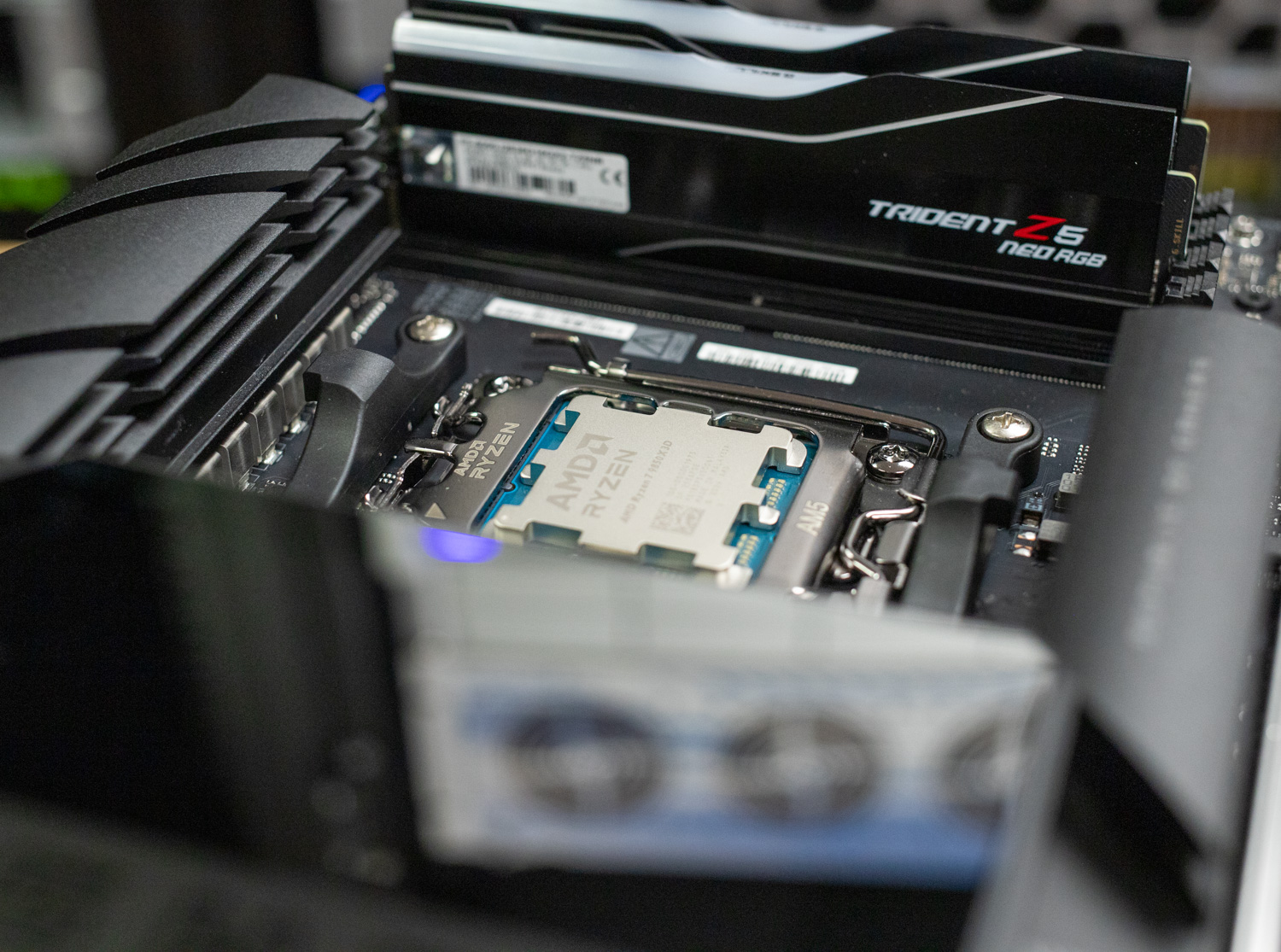 AMD Ryzen 7 9850X3D in AM5 Socket