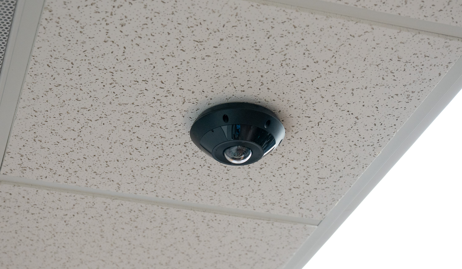 ubiquiti g6 pro mounted on the ceiling 