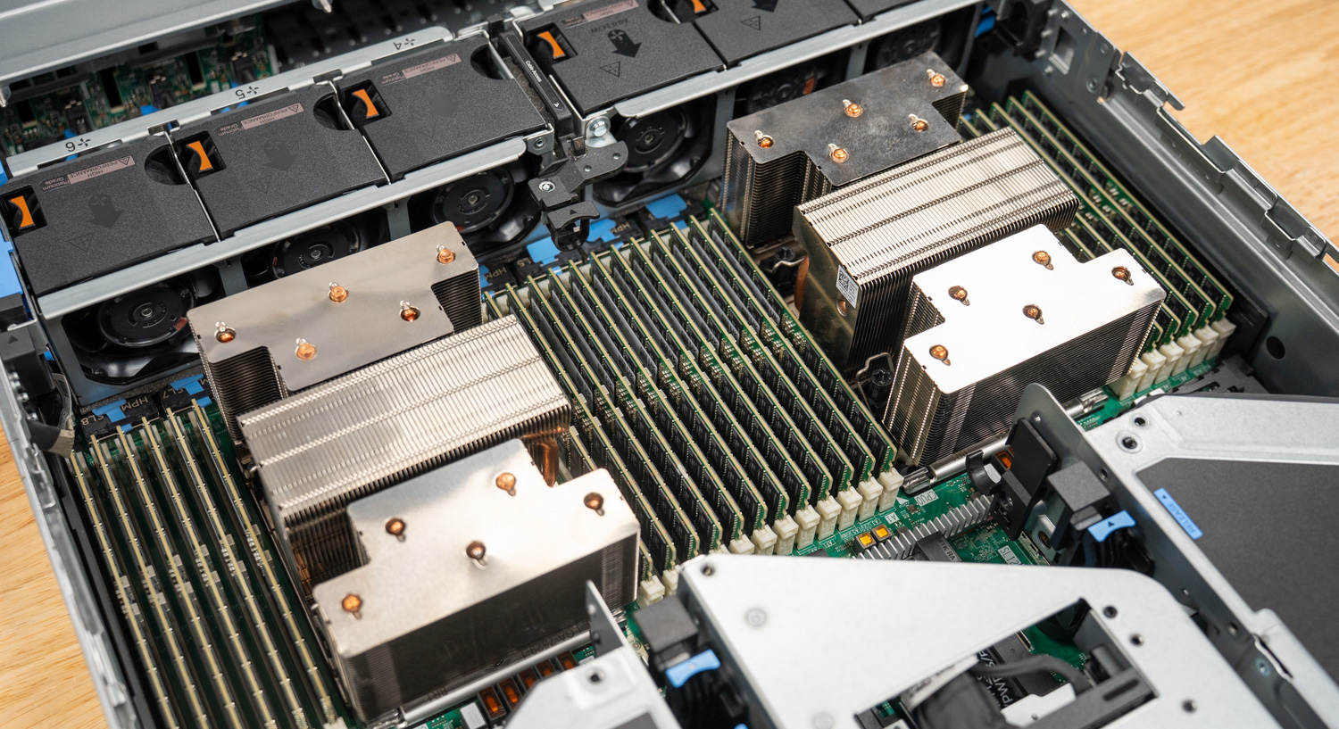 Dell PowerEdge R770AP memory and heatsinks