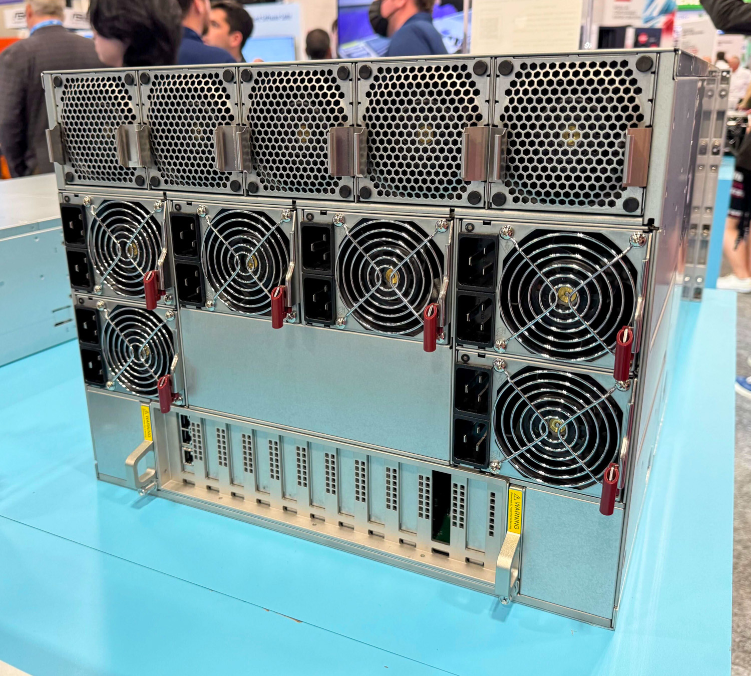Сервер GPU A+ AS -8126GS-TNMR задняя панель