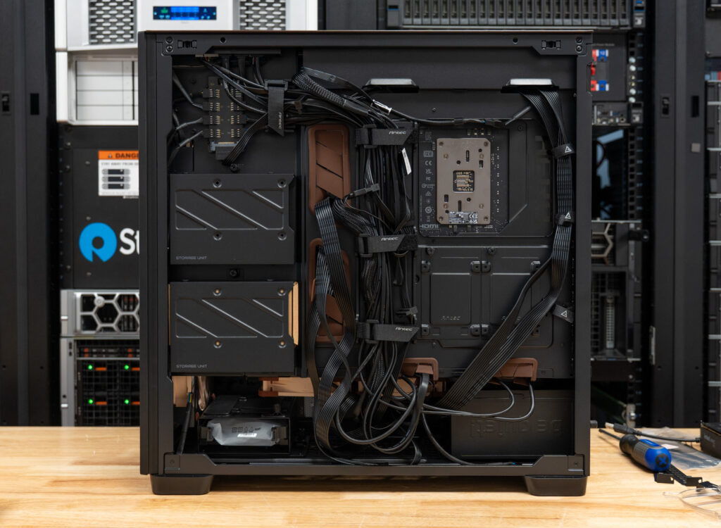 Antec Flux Pro Noctua internals