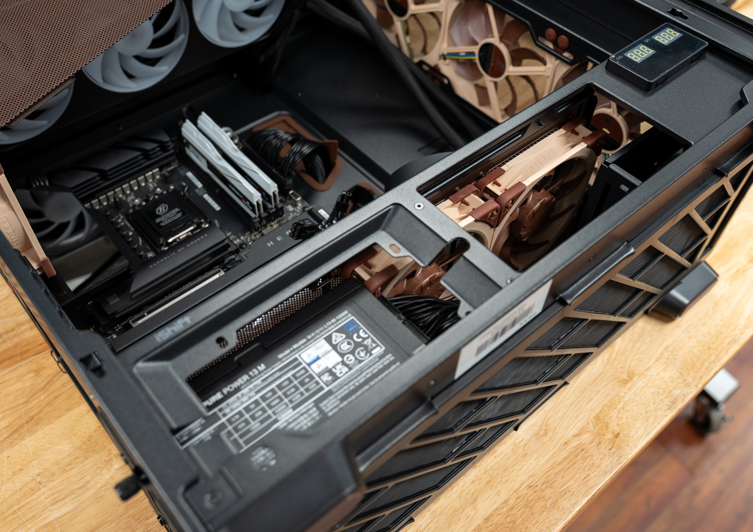 Antec Flux Pro Noctua Edition Review: Six G2 Fans and Walnut Trim