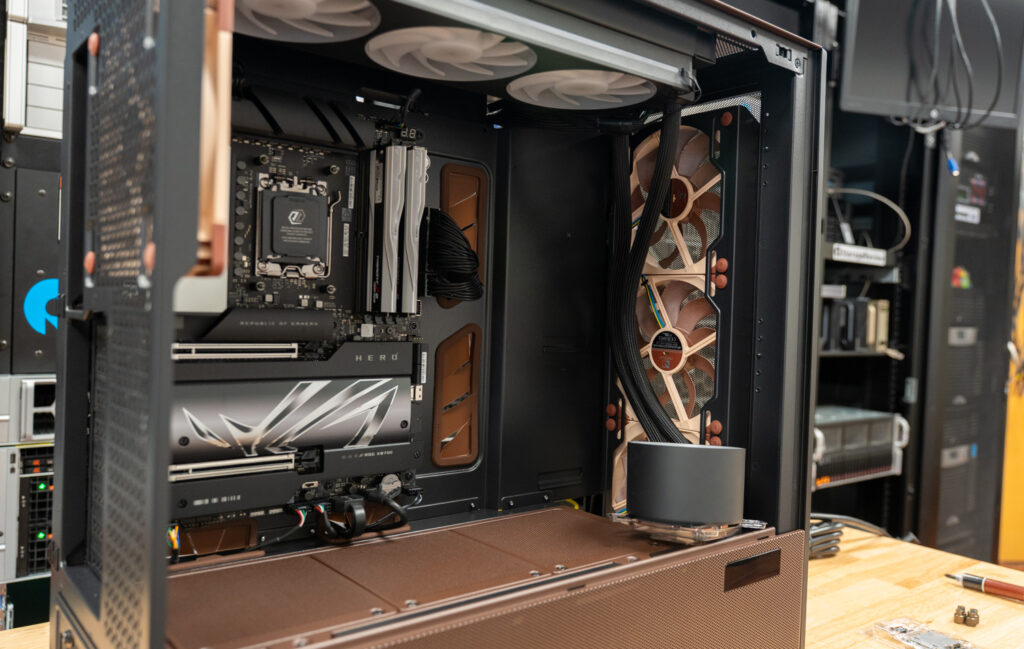 Antec Flux Pro Noctua Edition fans