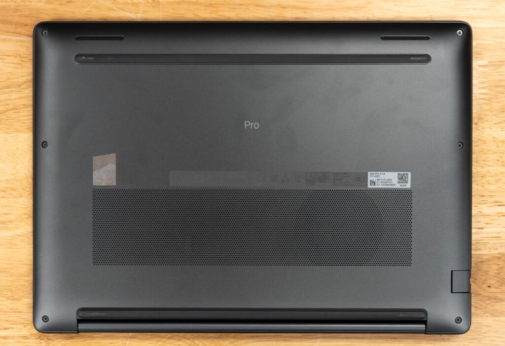Dell Pro 5 14 Intel bottom panel
