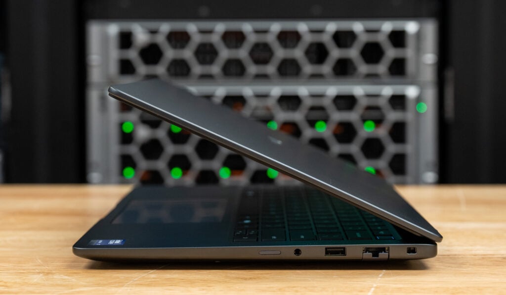 Dell Pro 5 14 Intel right side