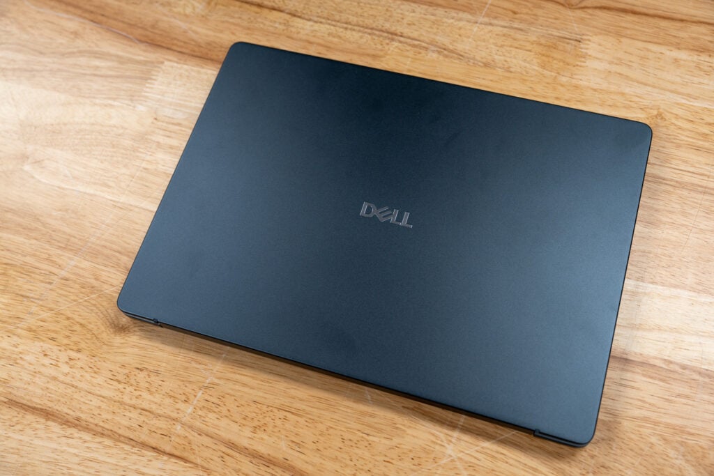 Dell Pro 7 14 AMD review lid