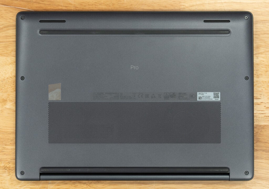 Dell Pro 7 14 Intel review bottom