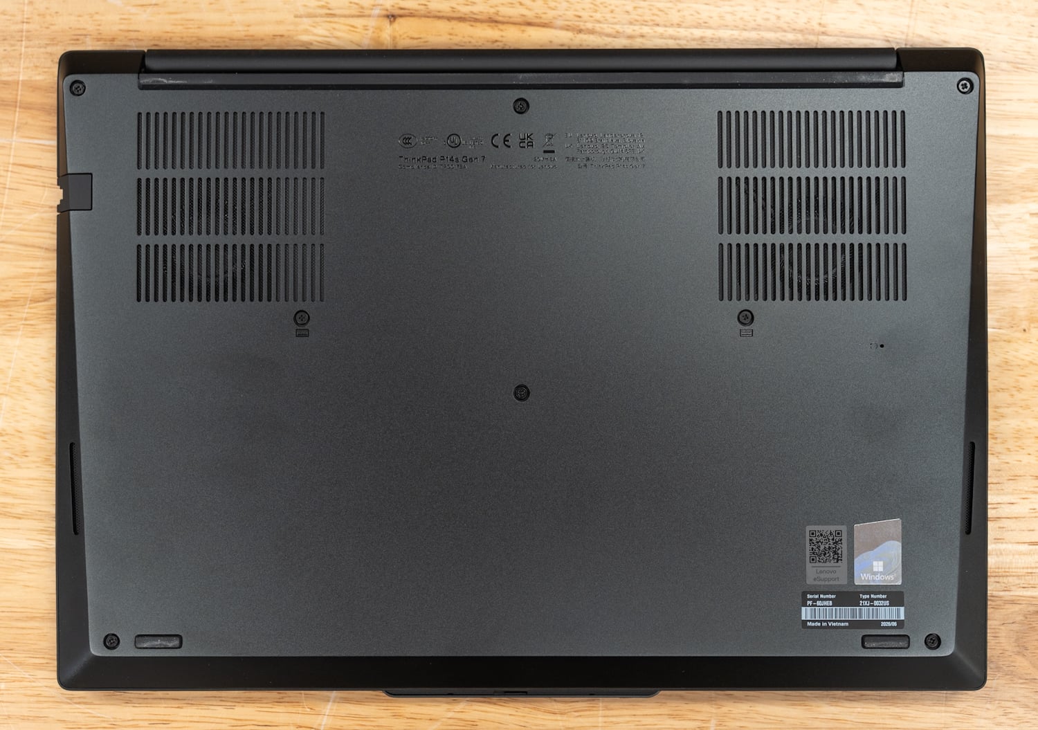 Lenovo ThinkPad P14s Gen 7 bottom panel