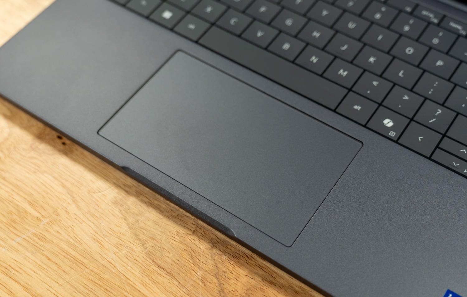 Обзор Dell Pro 14 Premium: флагманский бизнес-ноутбук с Tandem OLED — иллюстрация 4 к материалу