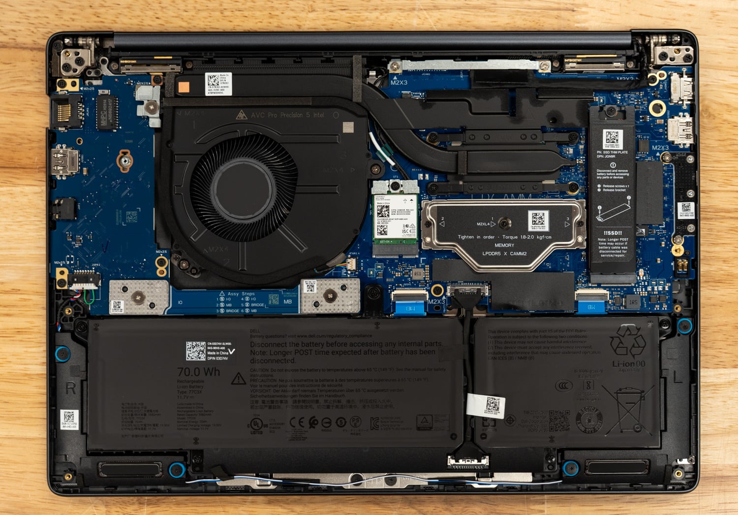 Dell Pro Precision 5 14s internals with 70Wh battery, CAMM2 memory, and cooling