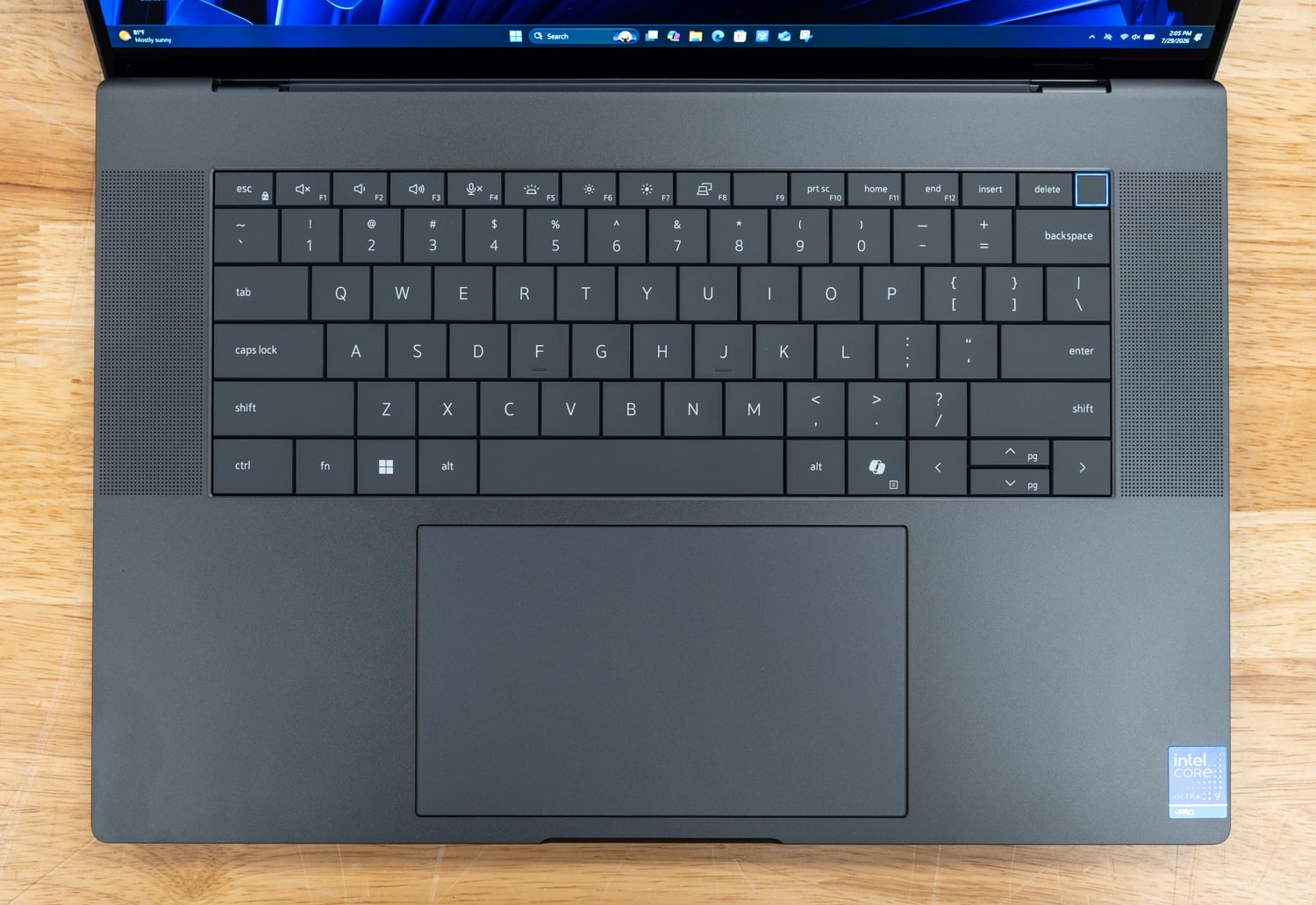 Dell Pro Precision 7 16 keyboard deck with zero-lattice keyboard, numeric-free layout and large trackpad
